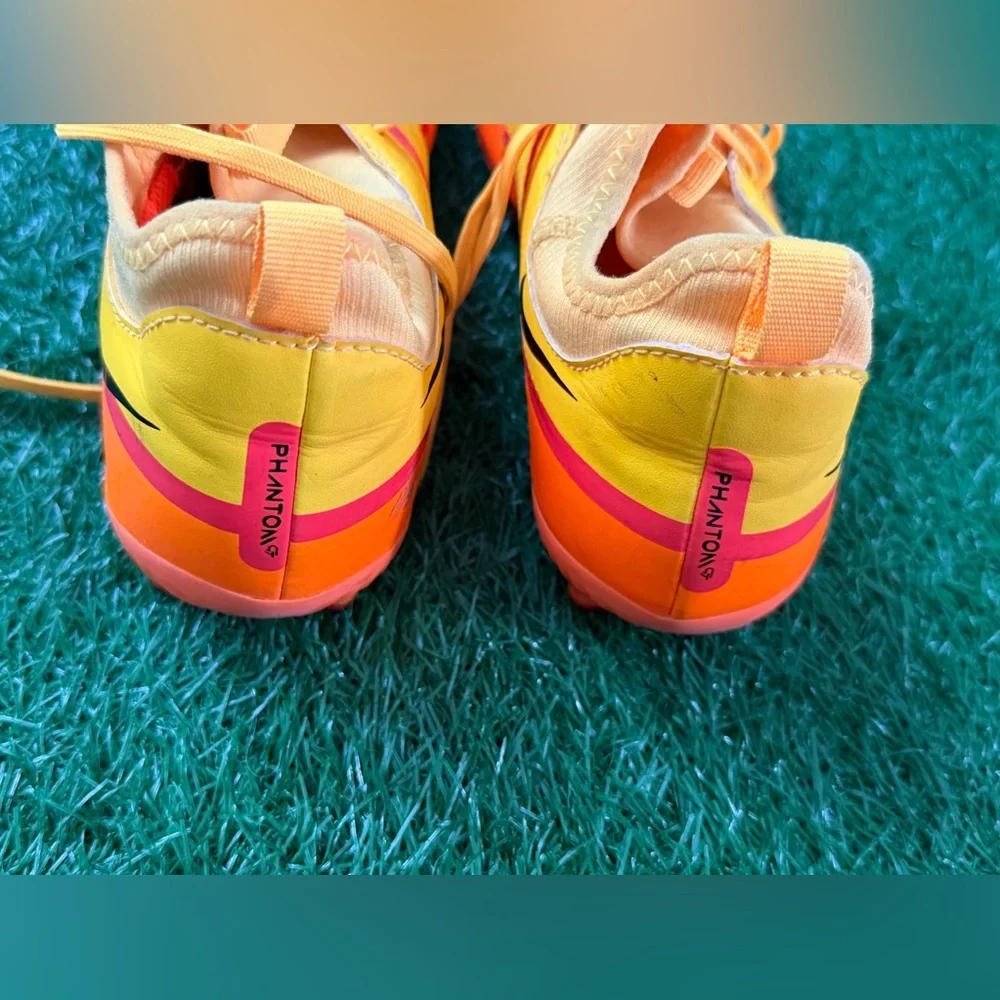 Nike Kids‎ Yellow Soccer Shoes Size 5Y